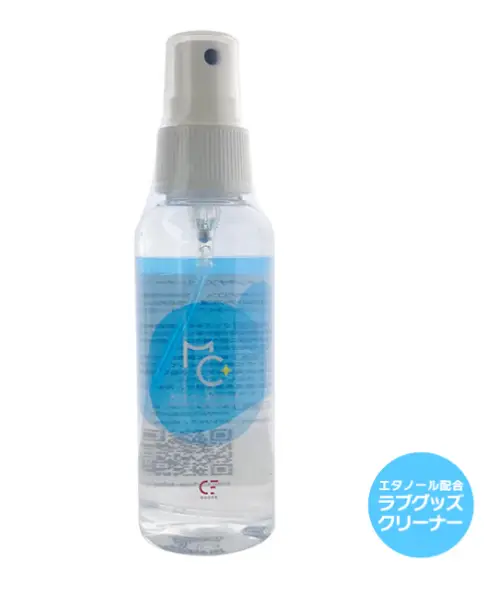 シュッと使えるスプレータイプのクリーナー。無香料で清潔感ある印象