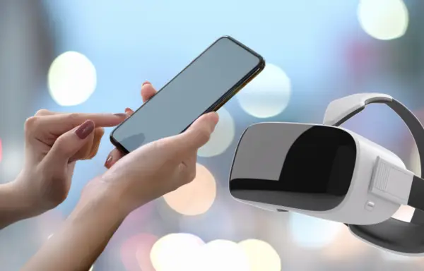 スマホとVRゴーグルの画像